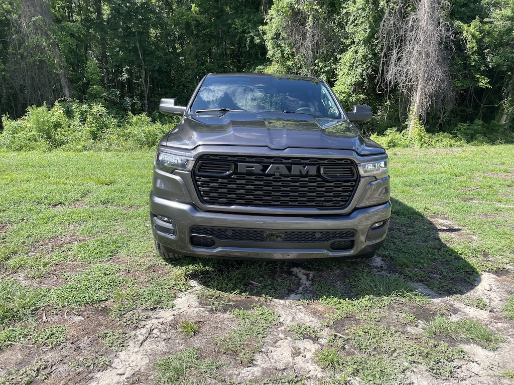 New 2026 Ram 1500 EXPRESS CREW CAB 4X2 5'7 BOX Pickup