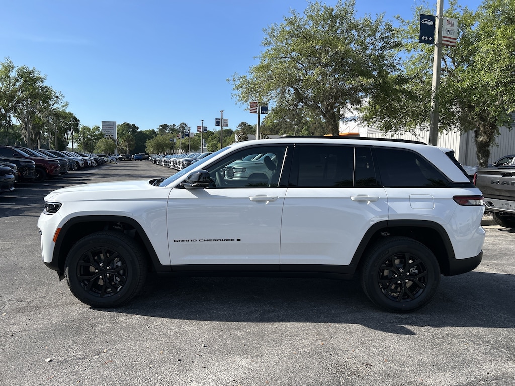 New 2026 Jeep Grand Cherokee LAREDO ALTITUDE 4X2 Sport Utility