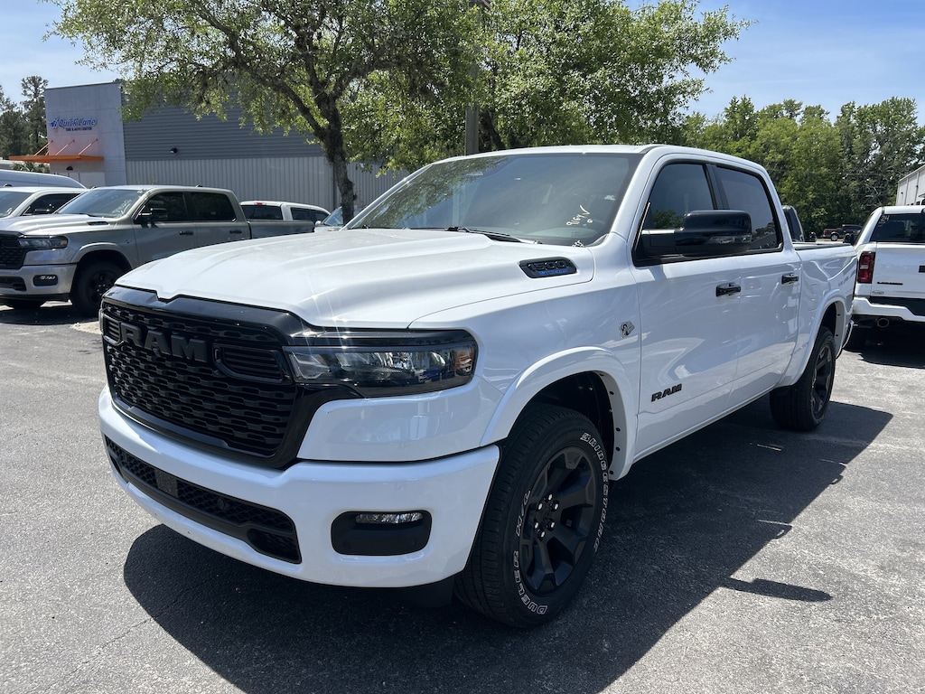 New 2026 Ram 1500 BIG HORN CREW CAB 4X4 5'7 BOX Pickup