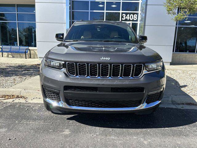 2025 Jeep Grand Cherokee Limited photo 3
