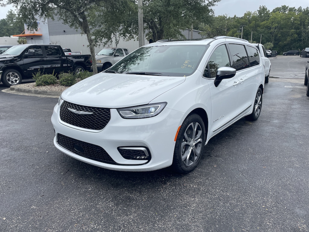 New 2026 Chrysler Pacifica PINNACLE Passenger Van