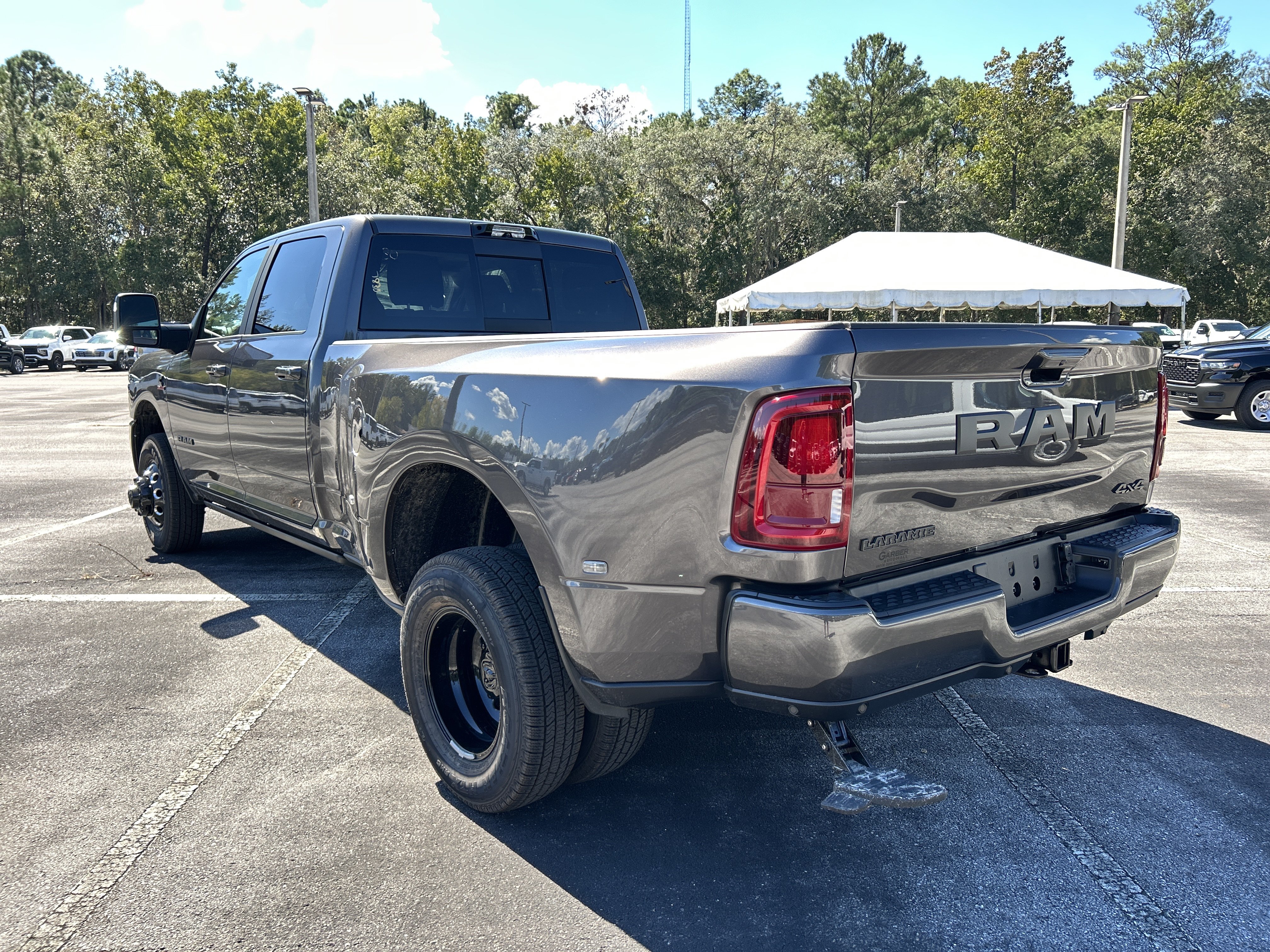 New 2027 Ram 3500 LARAMIE CREW CAB 4X4 8' BOX Pickup
