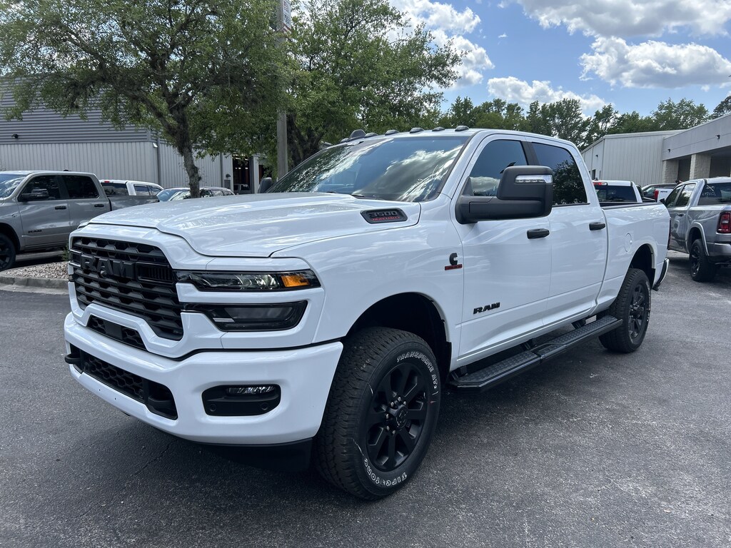 New 2026 Ram 3500 BIG HORN CREW CAB 4X4 6'4 BOX Pickup