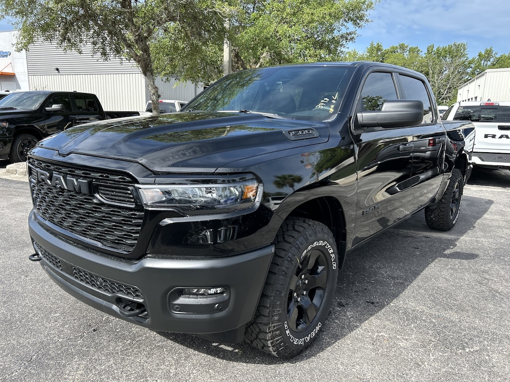 New 2026 Ram 1500 WARLOCK CREW CAB 4X4 5'7 BOX Pickup