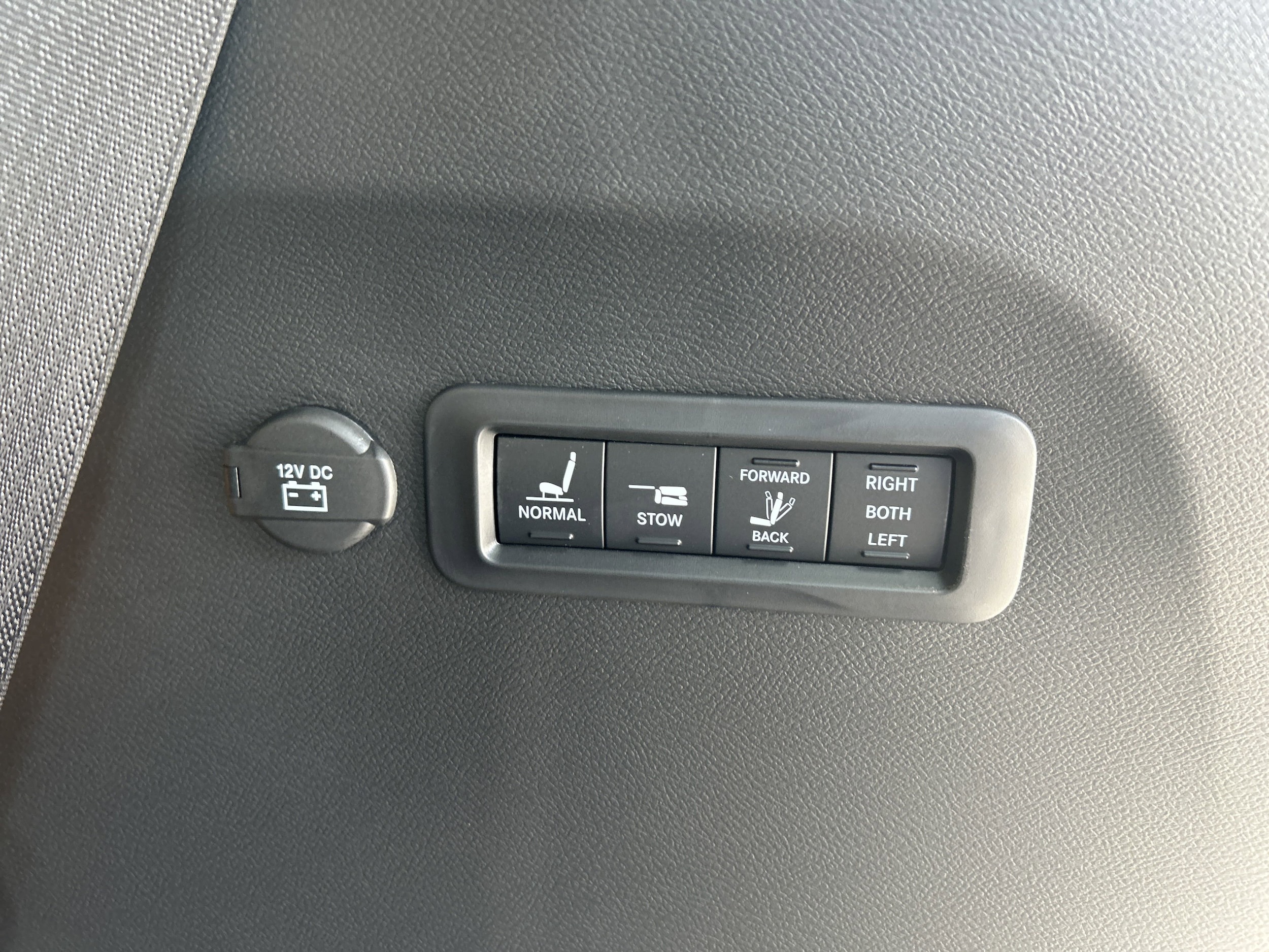 2026 Chrysler Pacifica Pinnacle - Photo 10