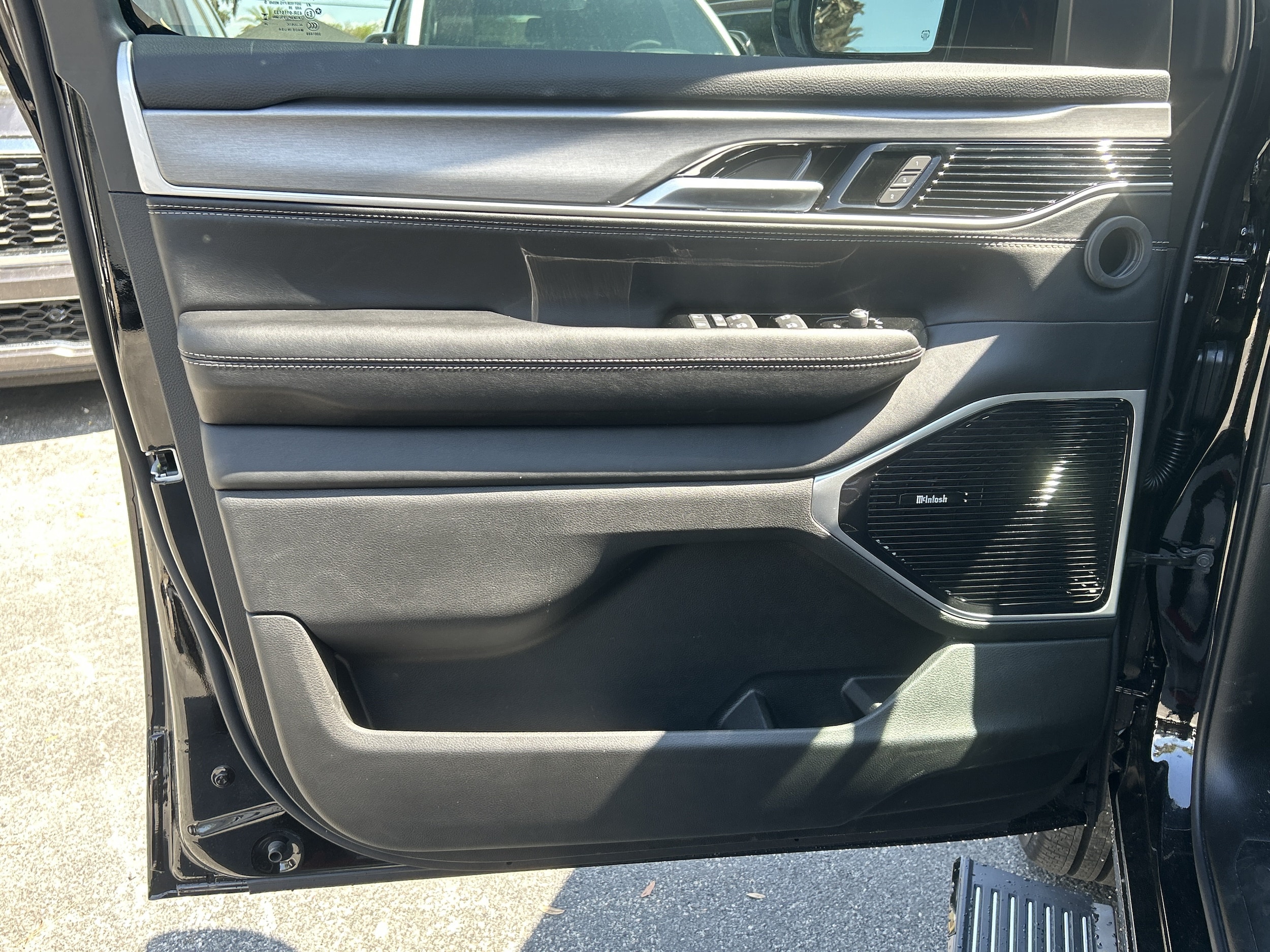 2026 Jeep Grand Wagoneer Limited Reserve - Photo 11