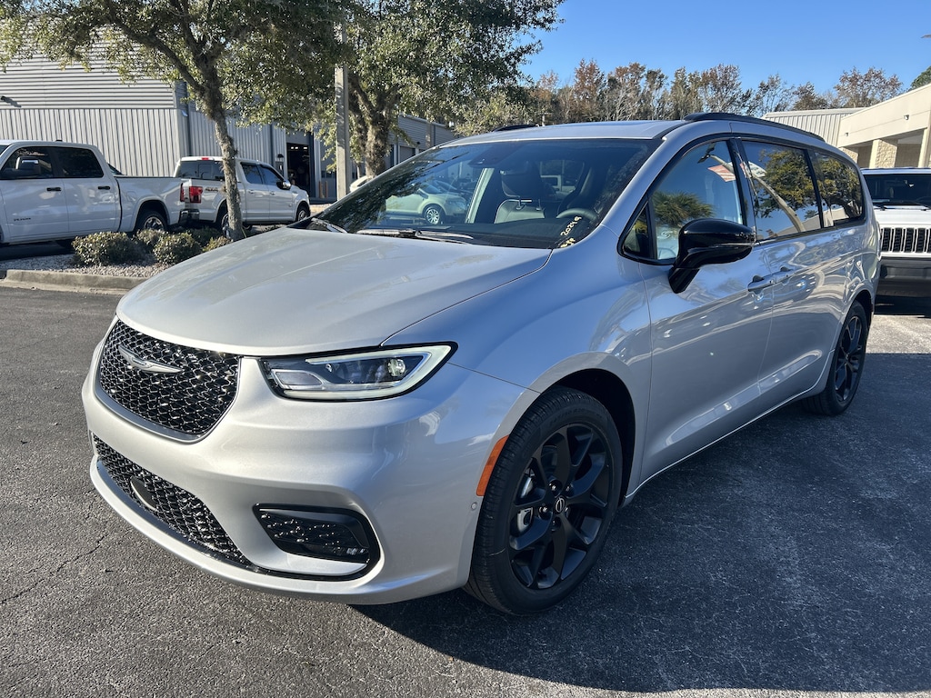 New 2026 Chrysler Pacifica LIMITED Passenger Van