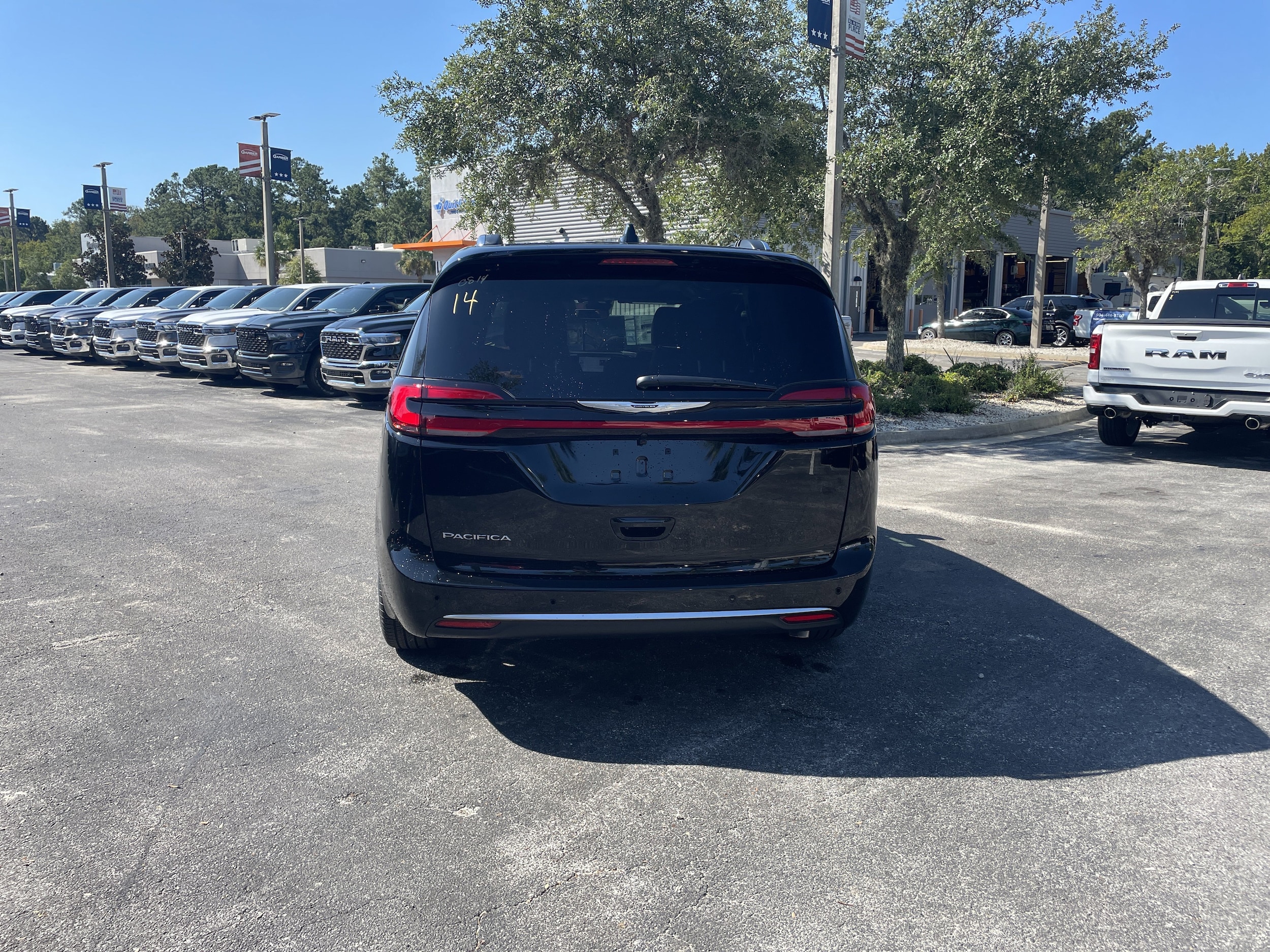 2026 Chrysler Pacifica Pinnacle - Photo 6