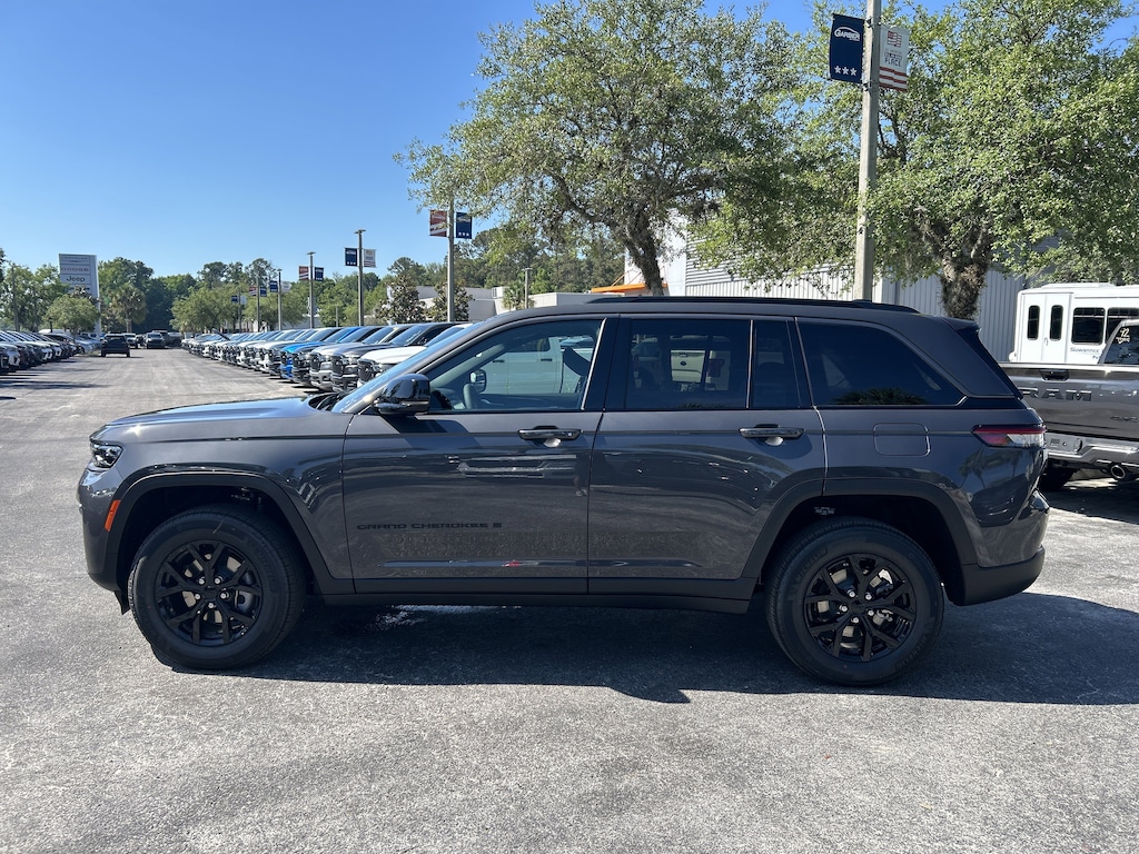 New 2026 Jeep Grand Cherokee LAREDO ALTITUDE 4X2 Sport Utility