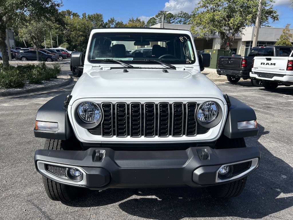 New 2025 Jeep Gladiator SPORT 4X4 Pickup