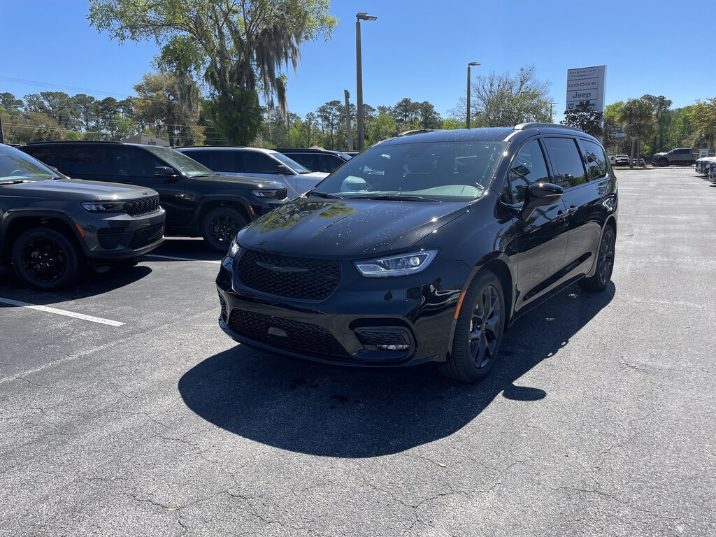 New 2026 Chrysler Pacifica SELECT Passenger Van