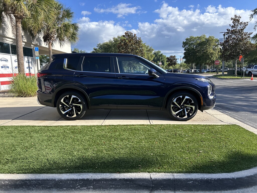 Used 2024 Mitsubishi Outlander SE SUV