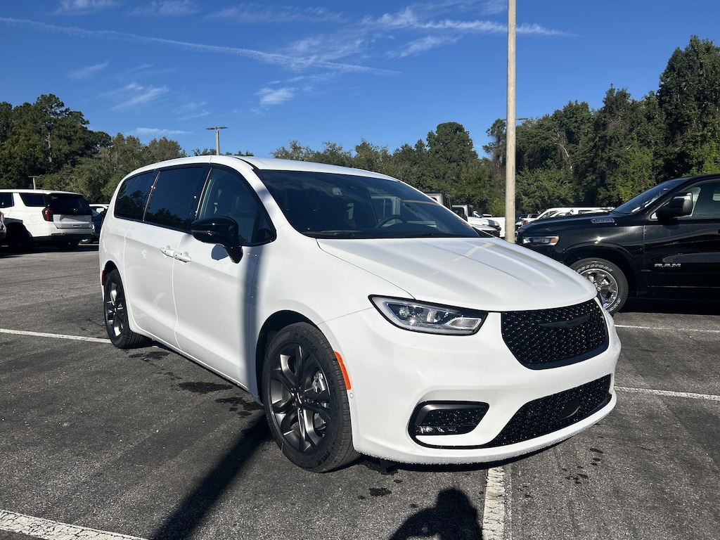 New 2026 Chrysler Pacifica SELECT Passenger Van