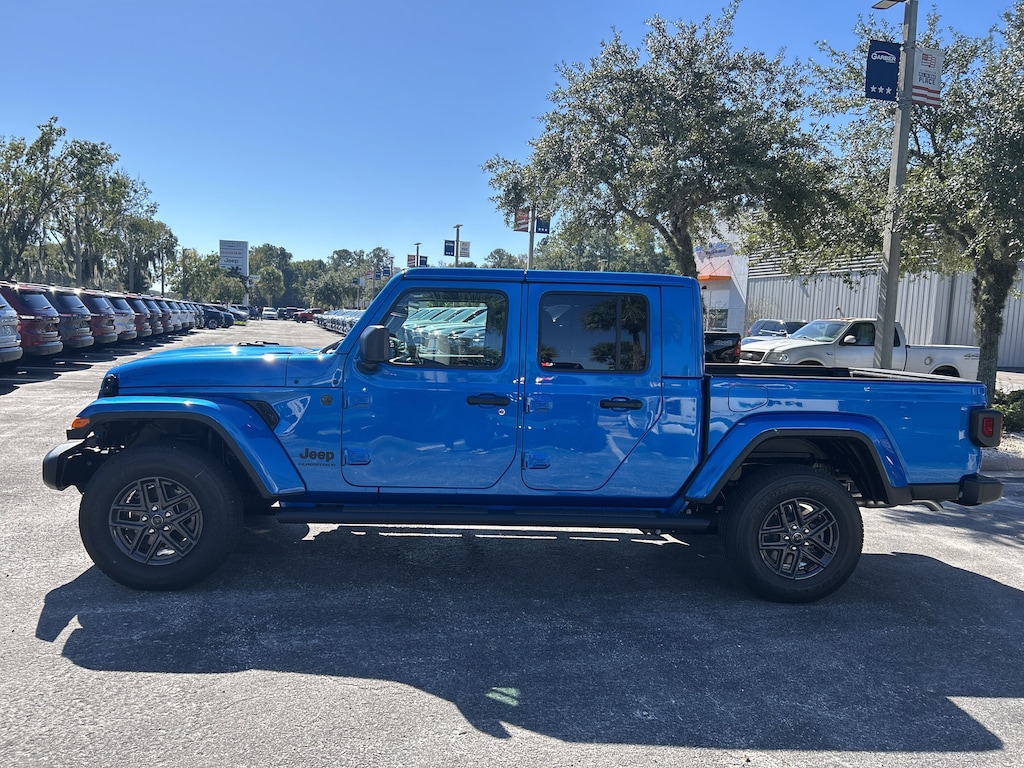 New 2025 Jeep Gladiator SPORT S 4X4 Pickup
