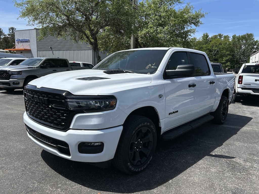 New 2026 Ram 1500 EXPRESS CREW CAB 4X4 5'7 BOX Pickup