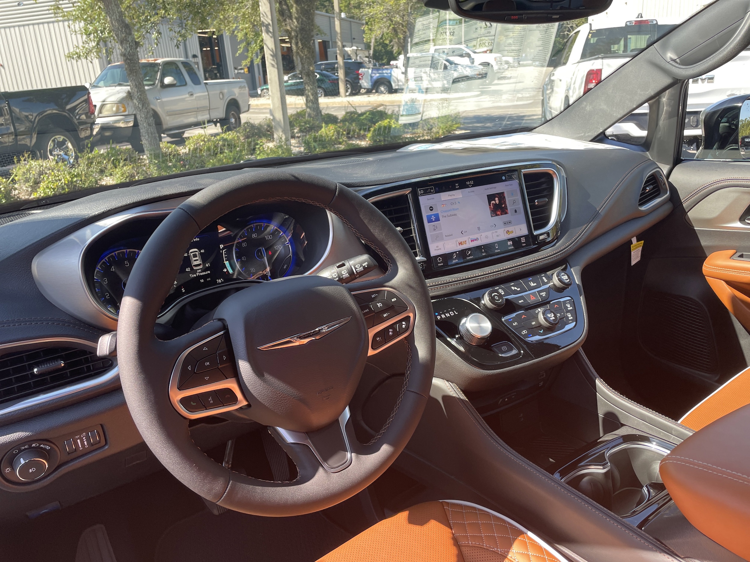 2026 Chrysler Pacifica Pinnacle - Photo 16