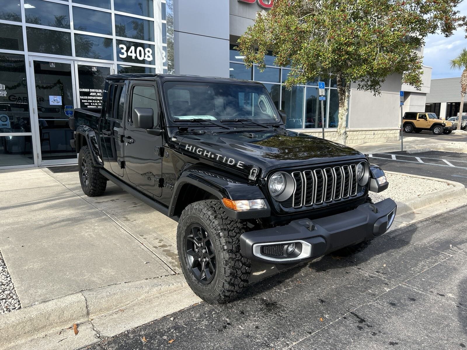 2025 Jeep Gladiator photo 2