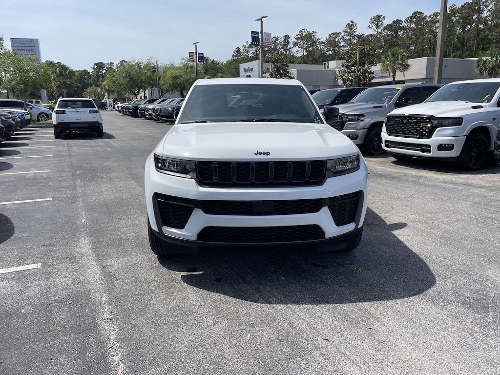New 2026 Jeep Grand Cherokee LAREDO ALTITUDE 4X2 Sport Utility