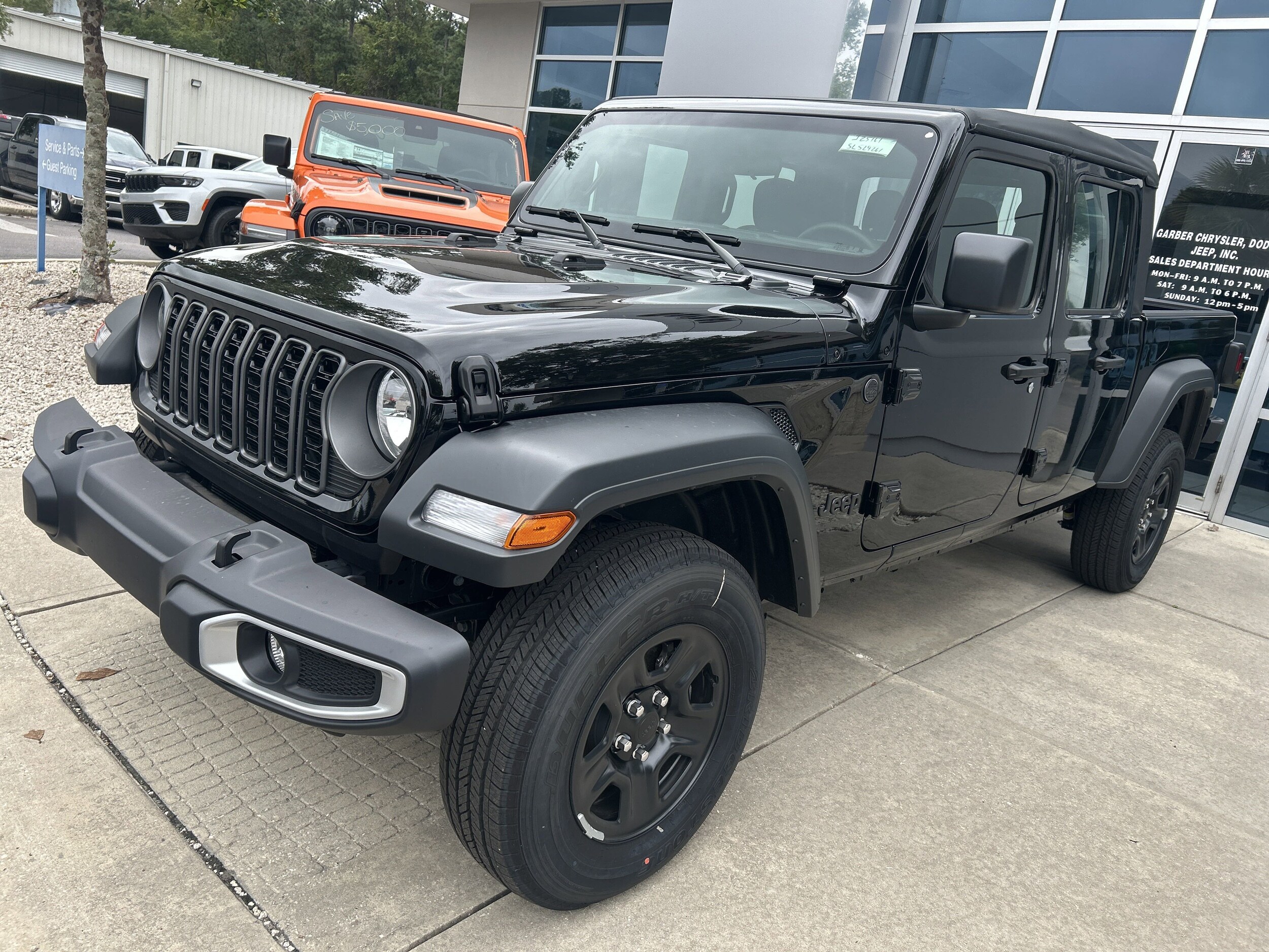 2025 Jeep Gladiator Sport photo 4