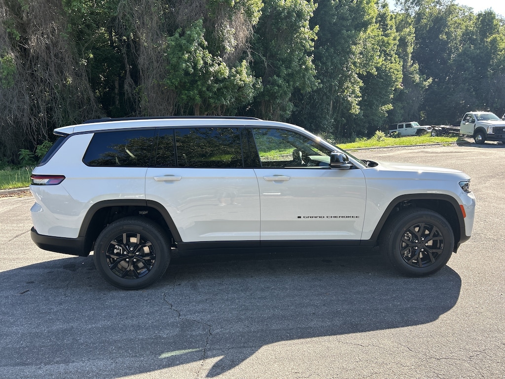 New 2026 Jeep Grand Cherokee L LAREDO ALTITUDE 4X2 Sport Utility