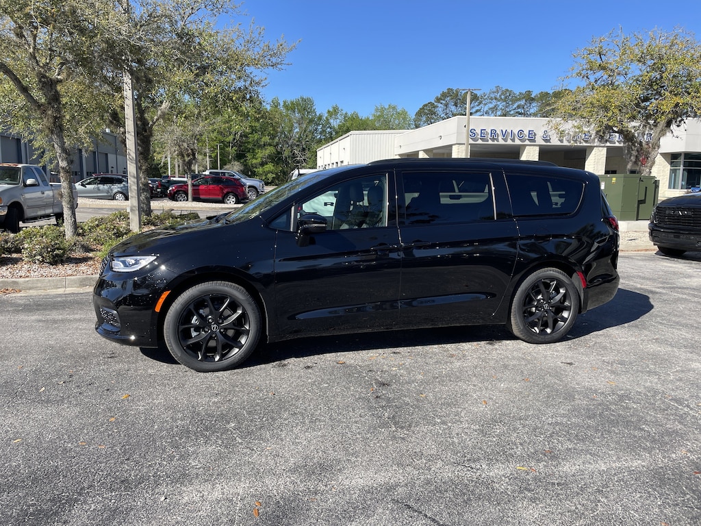 New 2026 Chrysler Pacifica SELECT Passenger Van