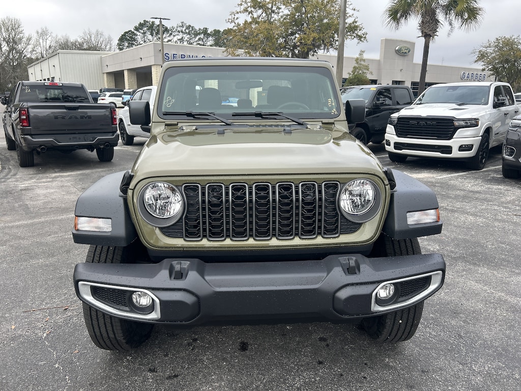 New 2026 Jeep Gladiator SPORT 4X4 Pickup