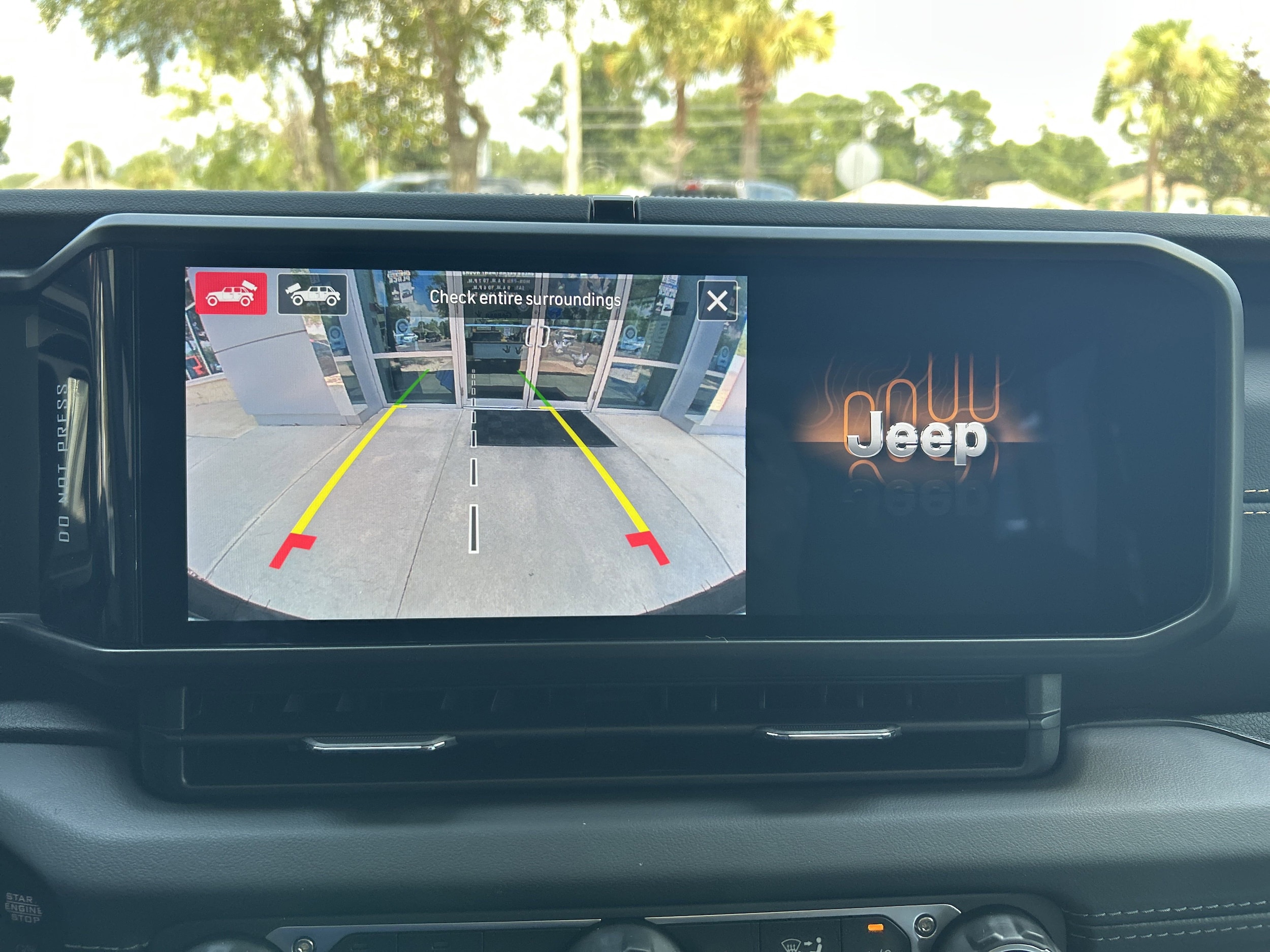 2025 Jeep Wrangler 4-Door Sahara - Photo 25