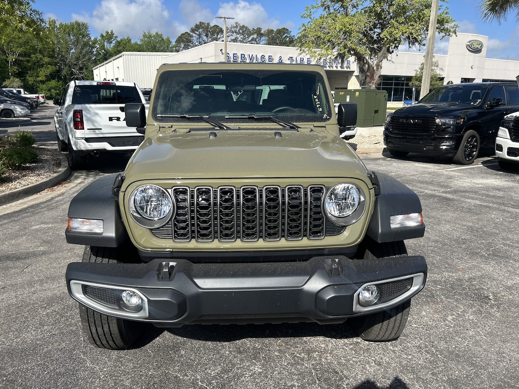 New 2026 Jeep Gladiator SPORT 4X4 Pickup