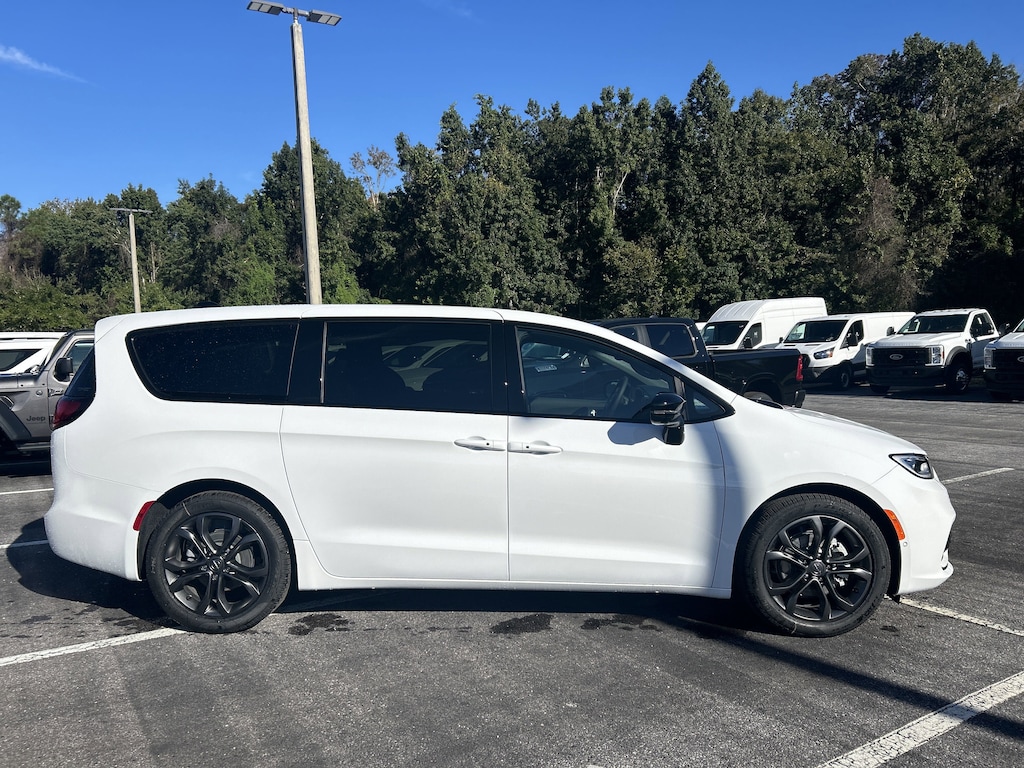 New 2026 Chrysler Pacifica SELECT Passenger Van