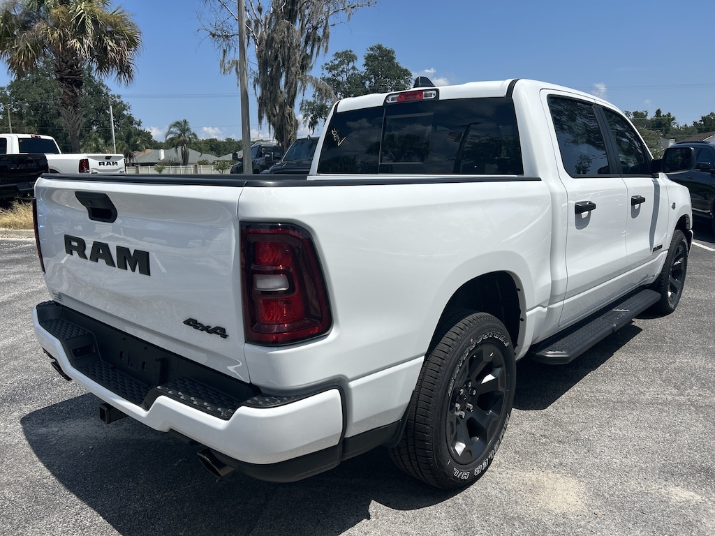 New 2026 Ram 1500 EXPRESS CREW CAB 4X4 5'7 BOX Pickup