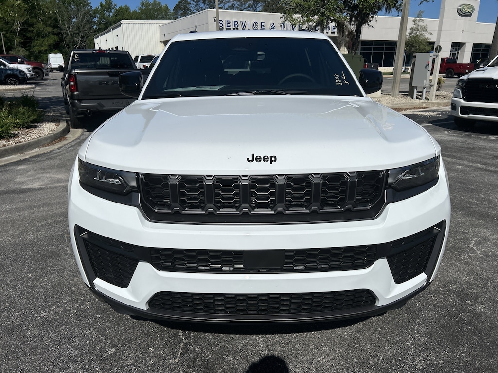 New 2026 Jeep Grand Cherokee LAREDO ALTITUDE 4X2 Sport Utility
