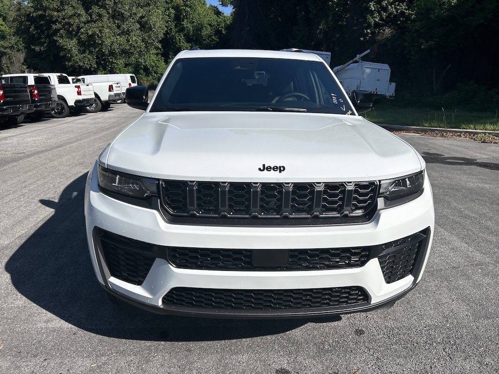 New 2026 Jeep Grand Cherokee L LAREDO ALTITUDE 4X2 Sport Utility