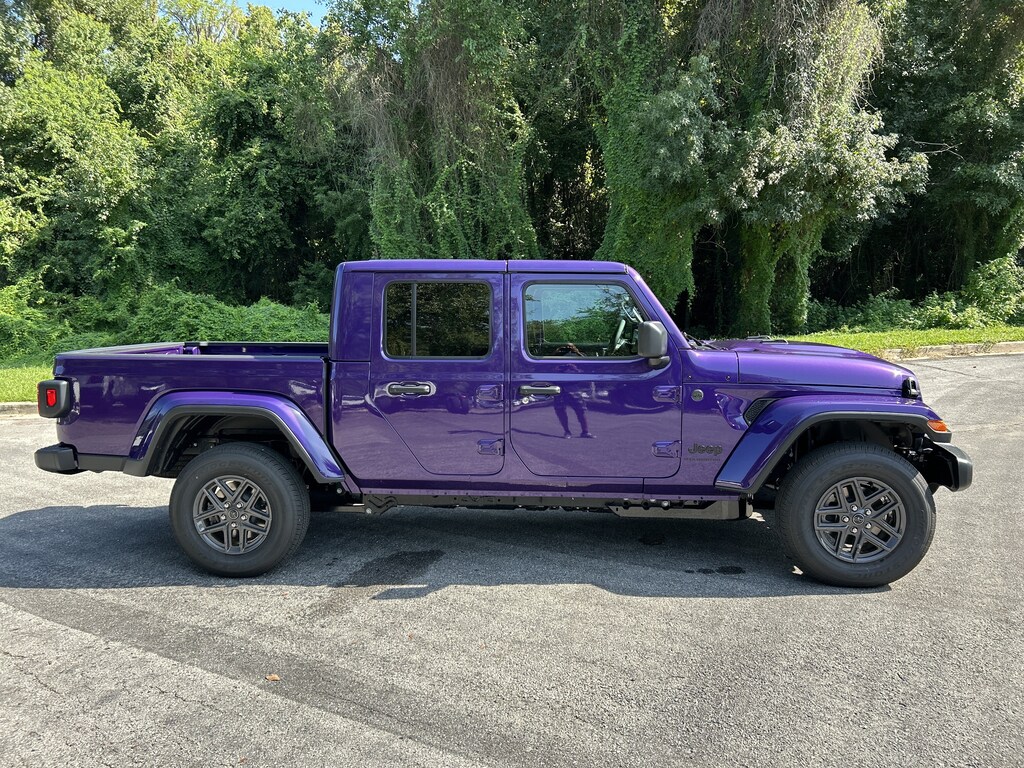 New 2026 Jeep Gladiator SPORT S 4X4 Pickup
