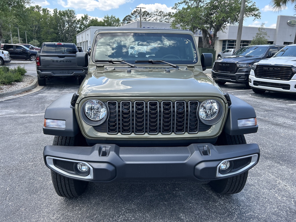 New 2026 Jeep Gladiator SPORT 4X4 Pickup