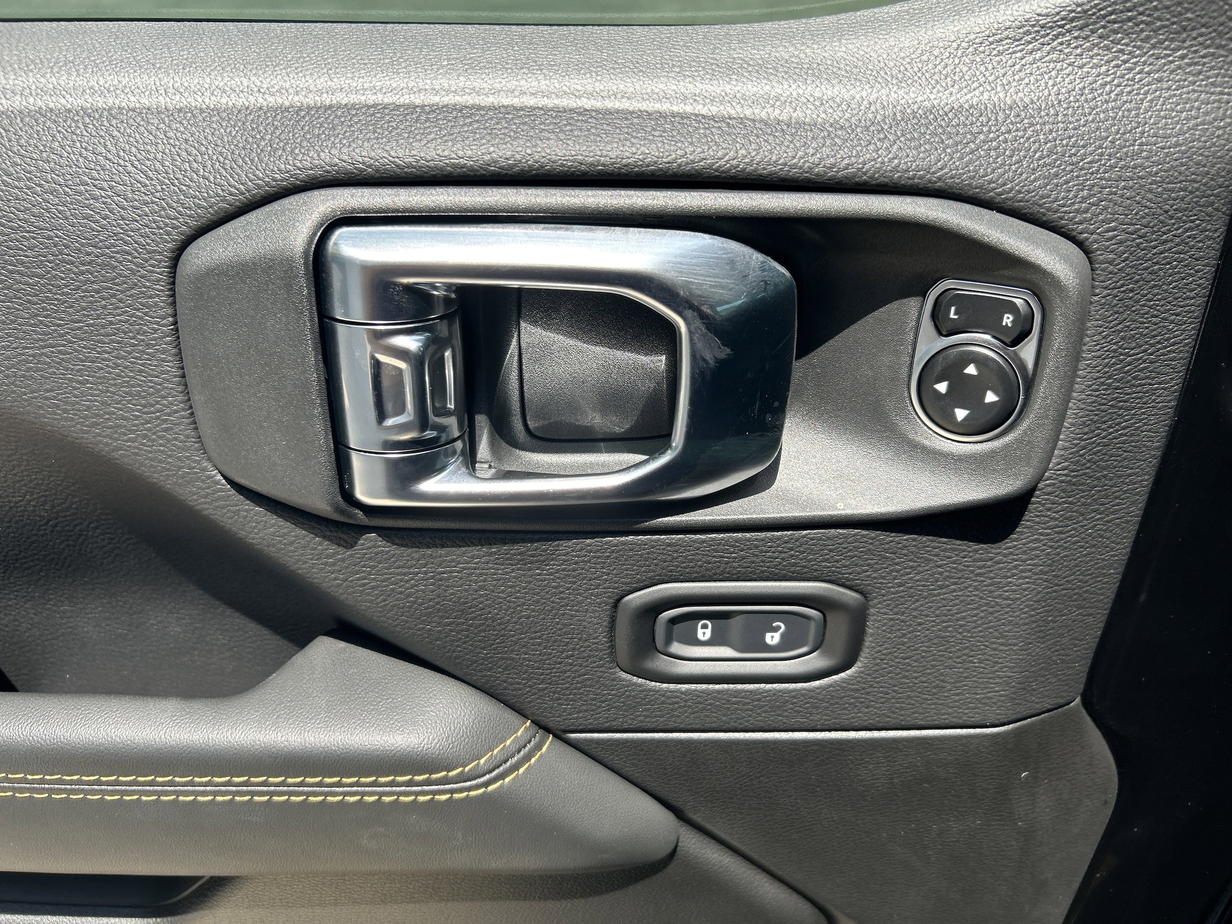 2025 Jeep Wrangler 4-Door Sahara - Photo 9