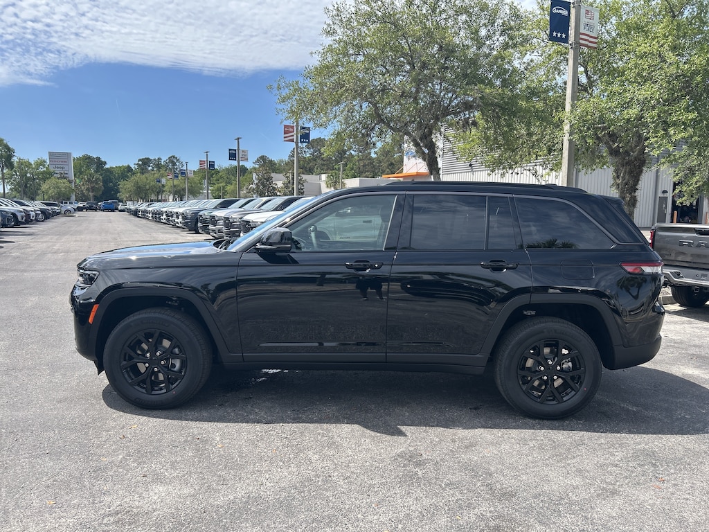 New 2026 Jeep Grand Cherokee LAREDO ALTITUDE 4X2 Sport Utility