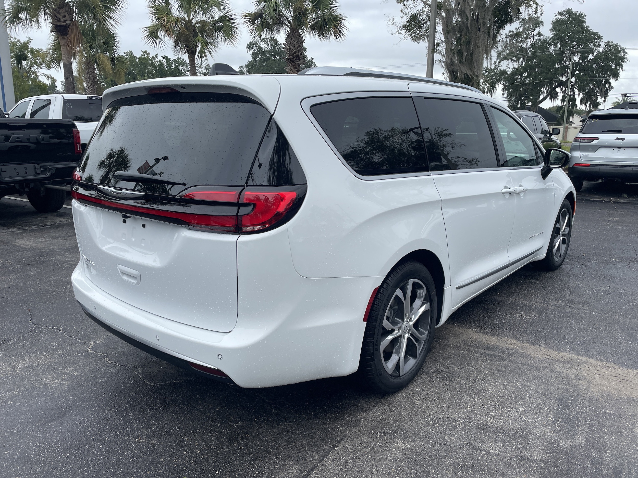 2026 Chrysler Pacifica Pinnacle - Photo 7