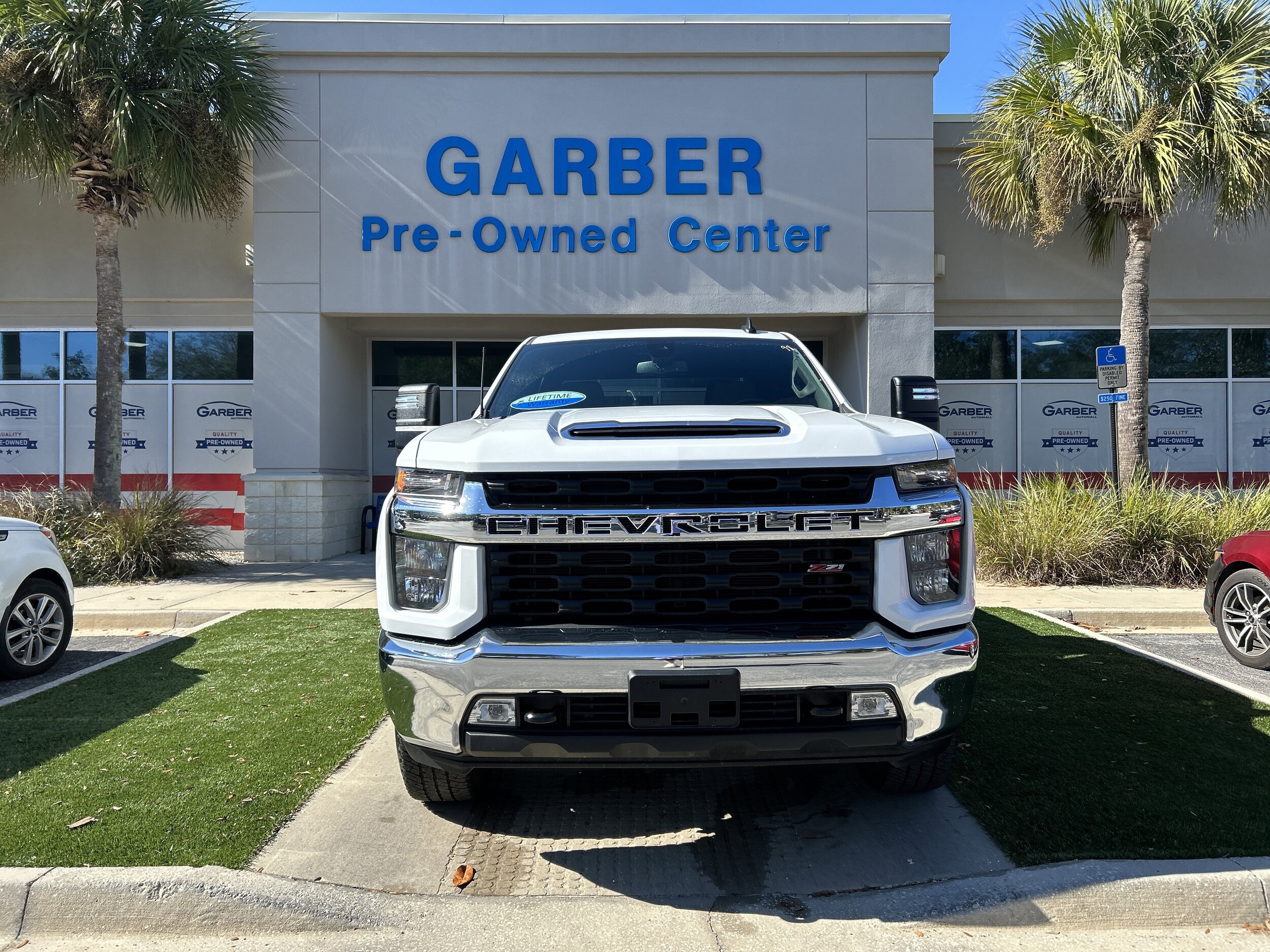 2022 Chevrolet Silverado 2500HD LT photo 2