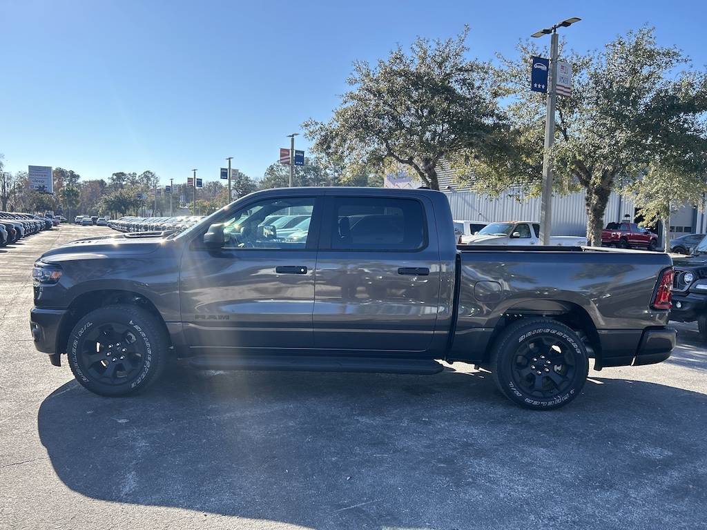 New 2026 Ram 1500 EXPRESS CREW CAB 4X4 5'7 BOX Pickup