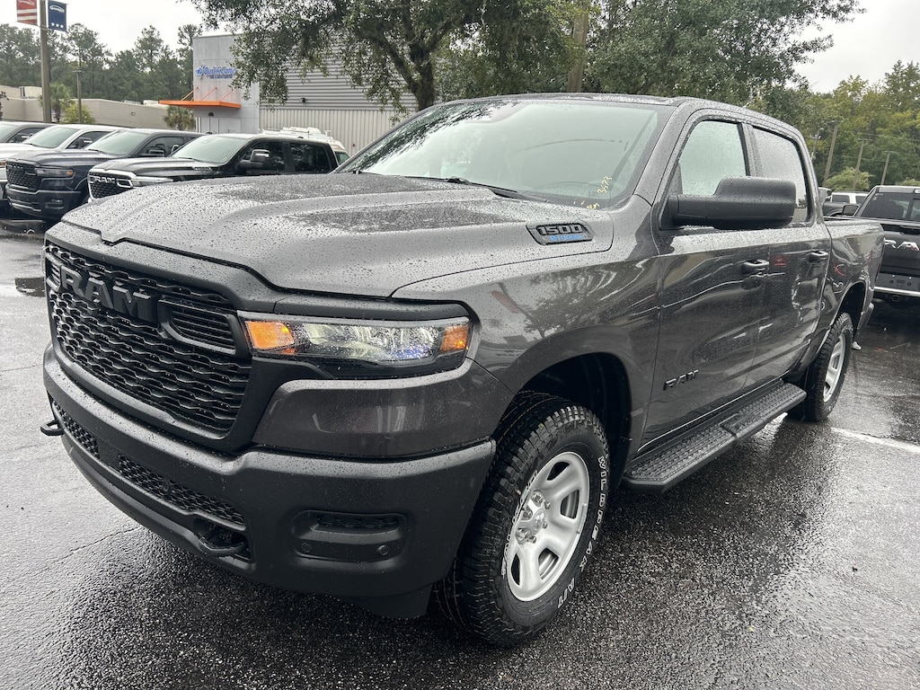 New 2025 Ram 1500 TRADESMAN CREW CAB 4X4 5'7 BOX Pickup