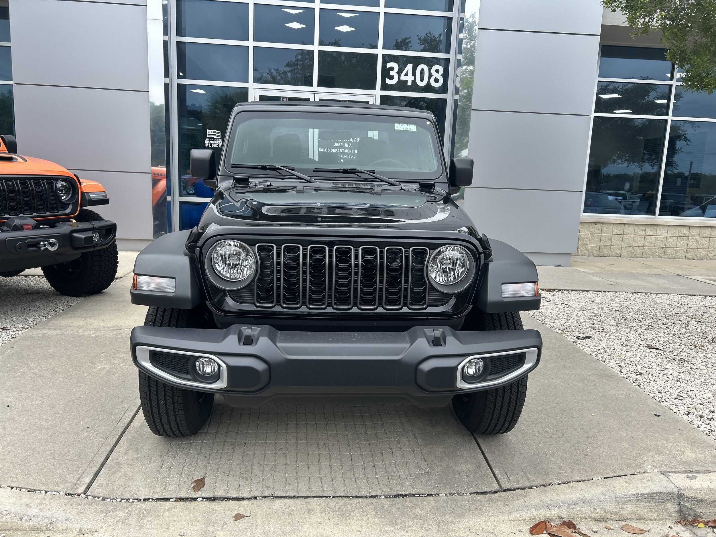 2025 Jeep Gladiator Sport photo 2