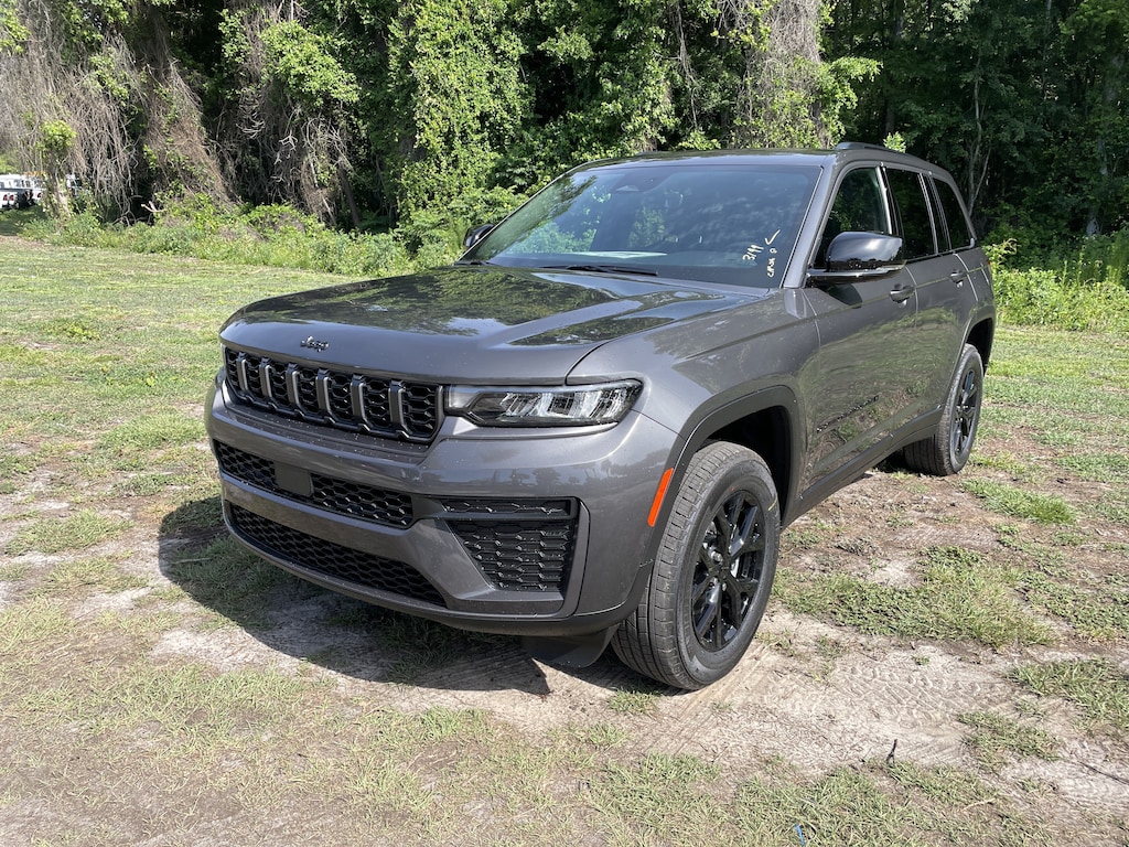 New 2026 Jeep Grand Cherokee LAREDO ALTITUDE 4X2 Sport Utility