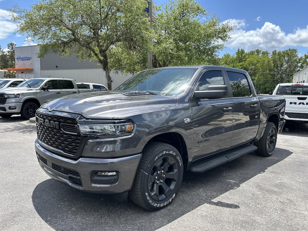 New 2026 Ram 1500 EXPRESS CREW CAB 4X4 5'7 BOX Pickup