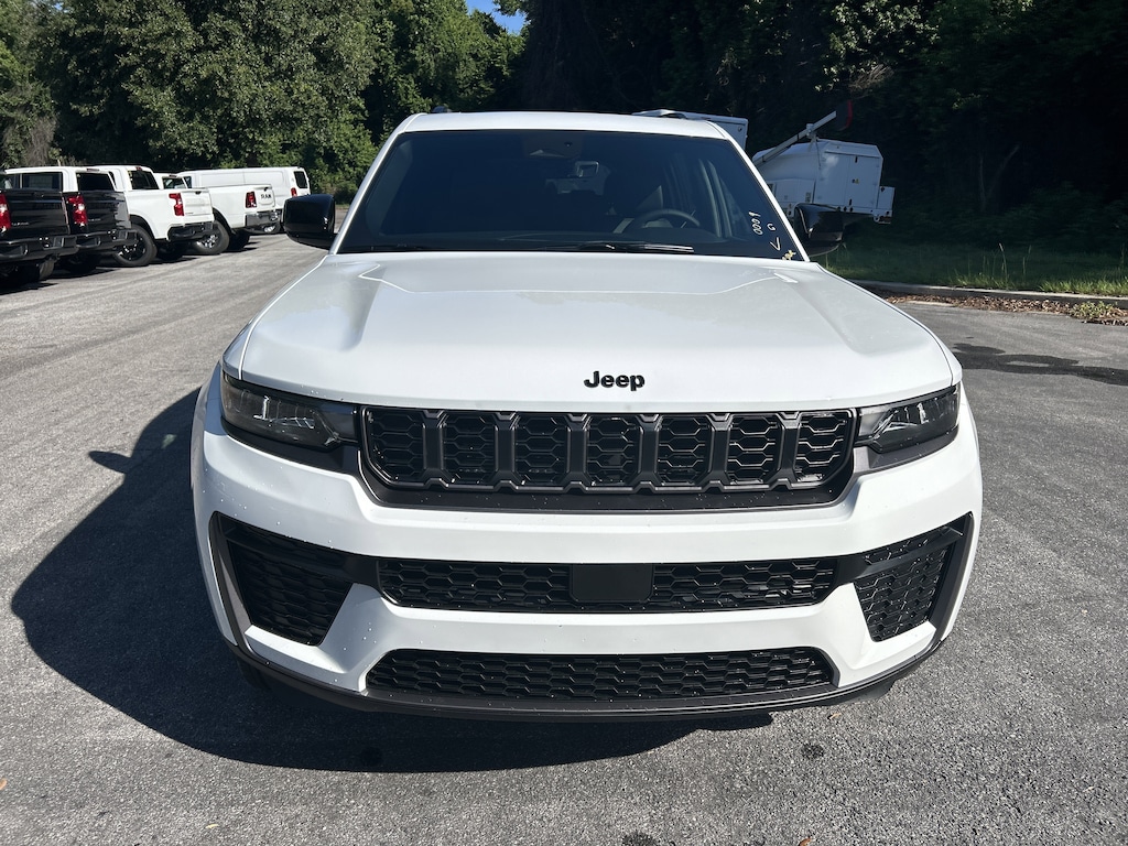 New 2026 Jeep Grand Cherokee L LAREDO ALTITUDE 4X2 Sport Utility