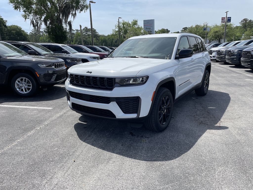New 2026 Jeep Grand Cherokee LAREDO ALTITUDE 4X2 Sport Utility