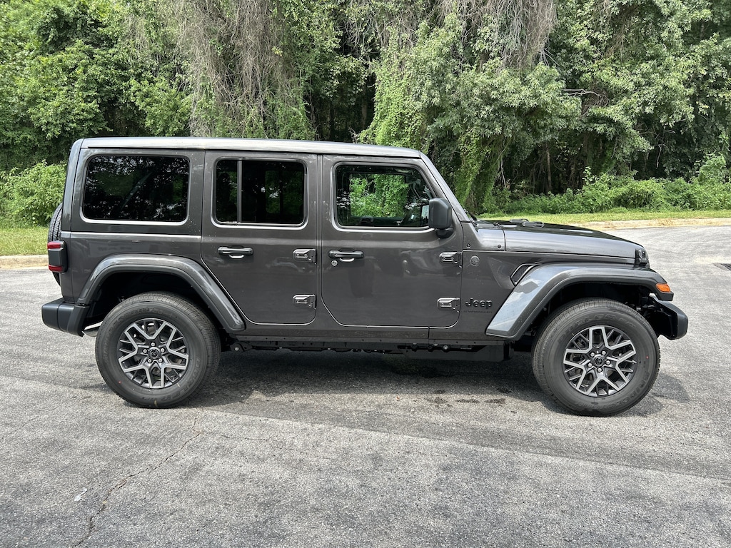 New 2026 Jeep Wrangler 4-DOOR SAHARA Sport Utility