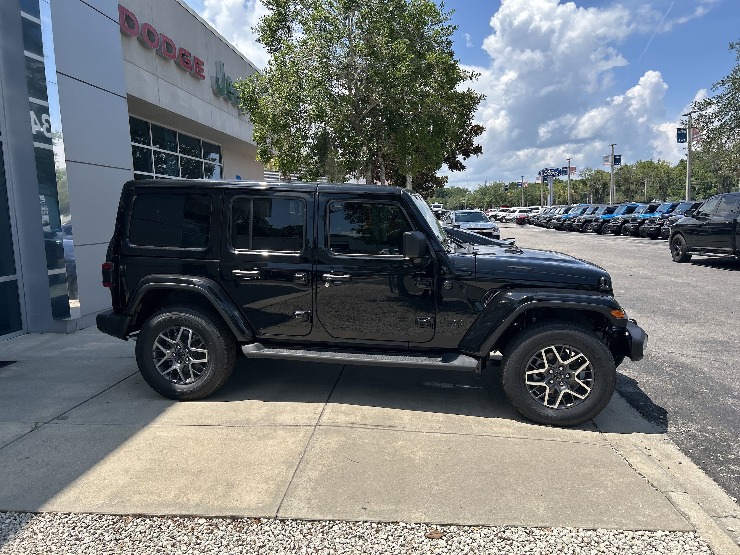 2025 Jeep Wrangler 4-Door Sahara - Photo 7