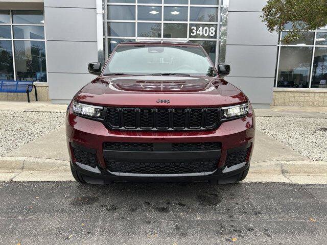 2025 Jeep Grand Cherokee Altitude photo 4