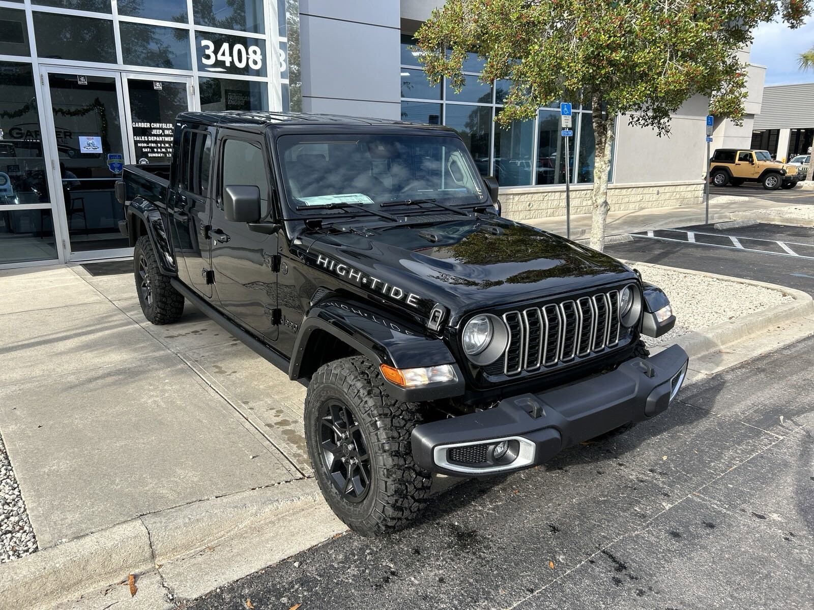 2025 Jeep Gladiator photo 3