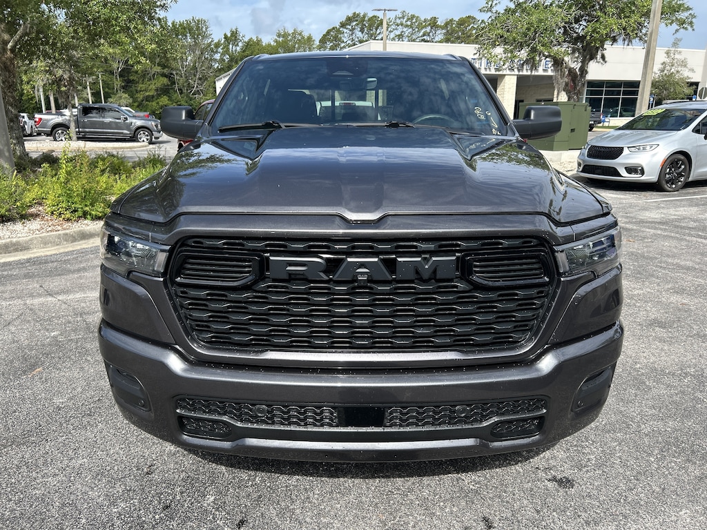 New 2026 Ram 1500 EXPRESS CREW CAB 4X2 5'7 BOX Pickup